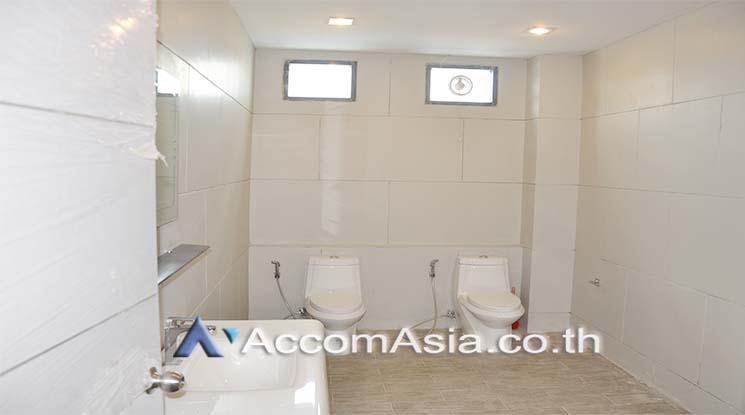 6  Office Space For Rent in Sukhumvit ,Bangkok BTS Ekkamai at Office Space For Rent AA11619